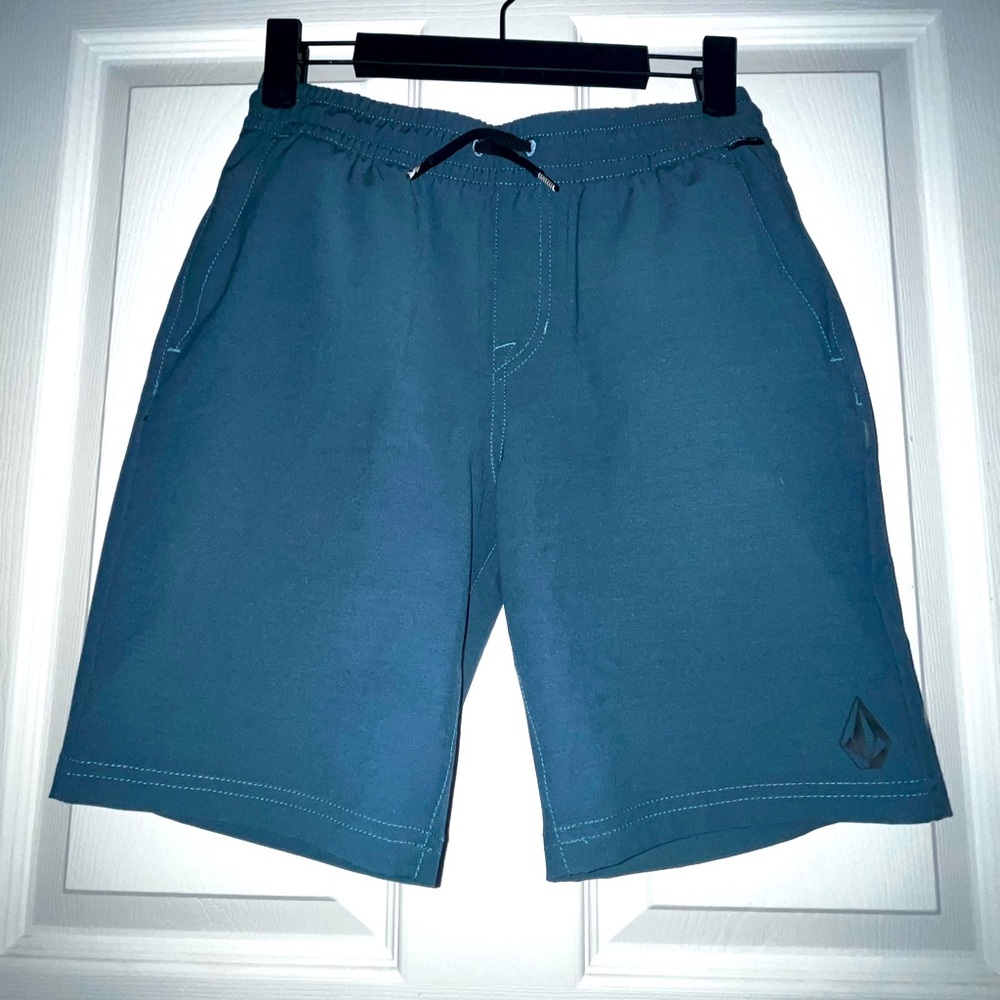 NWOT Volcom “Understoned” Hybrid Shorts - Boys sz 10Y